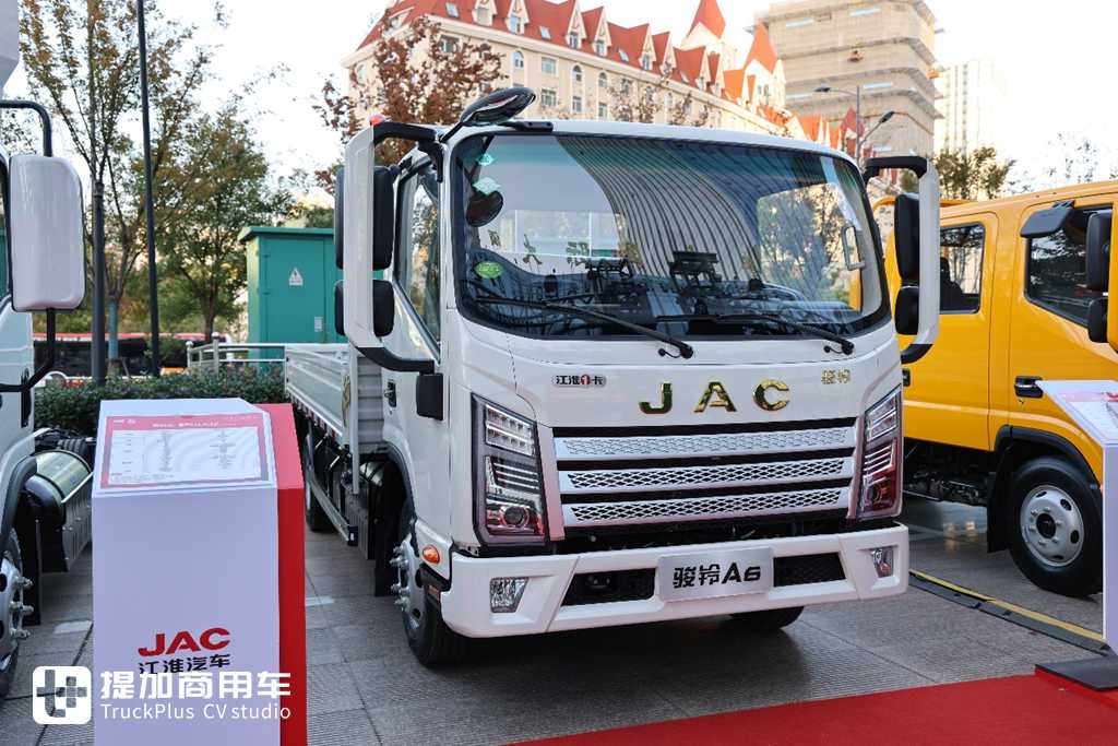 2025卡车商务年会第一家,重卡、轻卡再次合体,带你看江淮商用车2025商务年会现场展车 - 第17张 - 提加商用车网 2025卡车商务年会第一家,重卡、轻卡再次合体,带你看江淮商用车2025商务年会现场展车 - 第17张