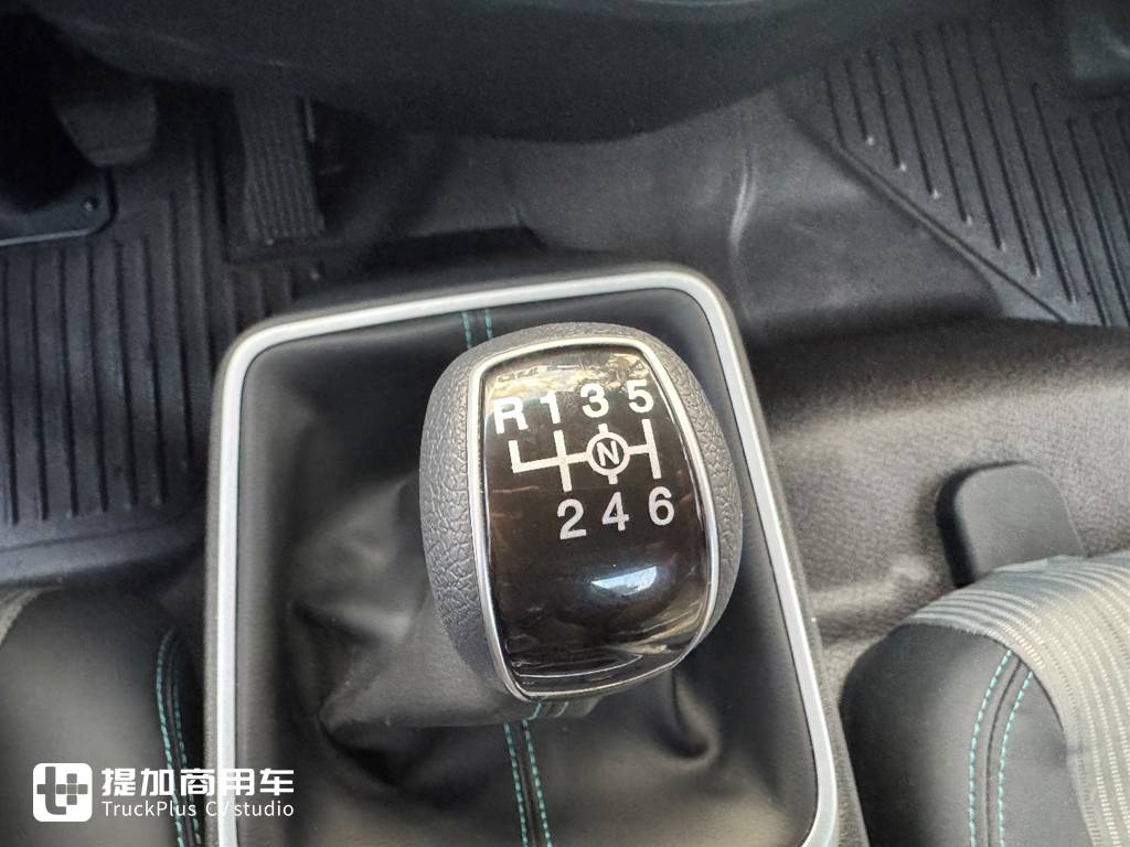 国产轻卡也开始欧洲化?大空间强动力,重汽全新一代豪沃悍将Pro轻卡实拍 - 第18张 - 提加商用车网 国产轻卡也开始欧洲化?大空间强动力,重汽全新一代豪沃悍将Pro轻卡实拍 - 第18张