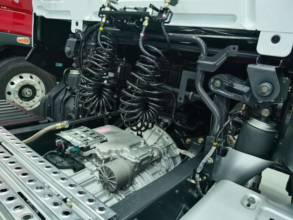 省油高效 轻量大方量,乘龙H7快递车助力卡友盈战双11 - 第2张 - 提加商用车网 省油高效 轻量大方量,乘龙H7快递车助力卡友盈战双11 - 第2张