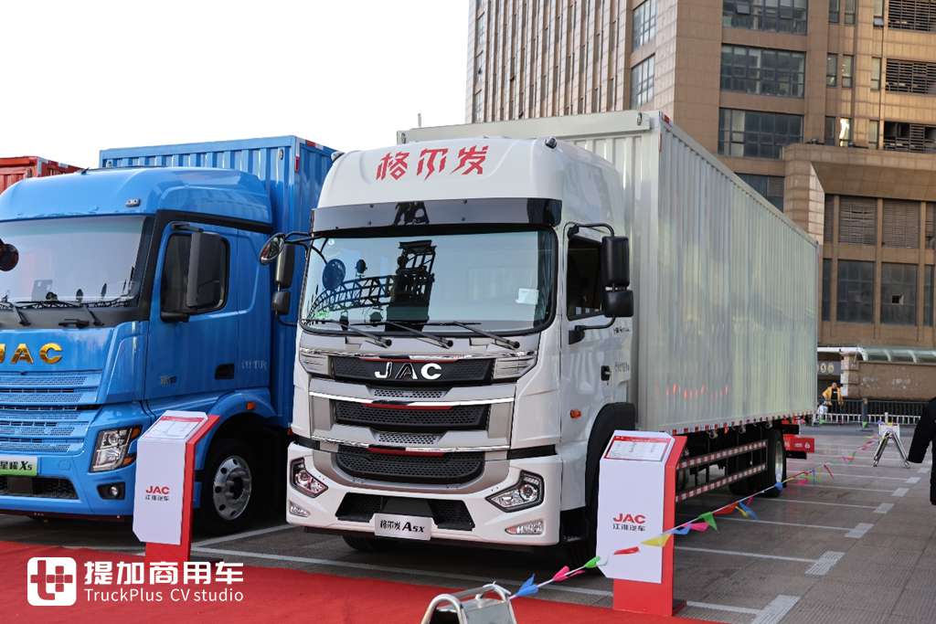 2025卡车商务年会第一家,重卡、轻卡再次合体,带你看江淮商用车2025商务年会现场展车 - 第2张 - 提加商用车网 2025卡车商务年会第一家,重卡、轻卡再次合体,带你看江淮商用车2025商务年会现场展车 - 第2张