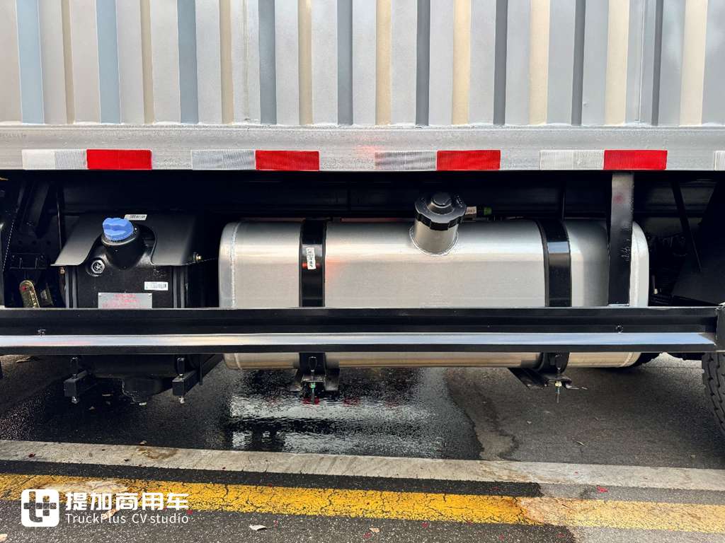 国产轻卡也开始欧洲化?大空间强动力,重汽全新一代豪沃悍将Pro轻卡实拍 - 第22张 - 提加商用车网 国产轻卡也开始欧洲化?大空间强动力,重汽全新一代豪沃悍将Pro轻卡实拍 - 第22张