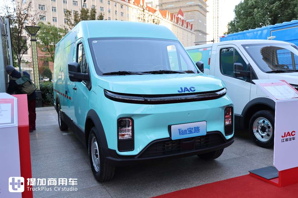 2025卡车商务年会第一家,重卡、轻卡再次合体,带你看江淮商用车2025商务年会现场展车 - 第26张 - 提加商用车网 2025卡车商务年会第一家,重卡、轻卡再次合体,带你看江淮商用车2025商务年会现场展车 - 第26张