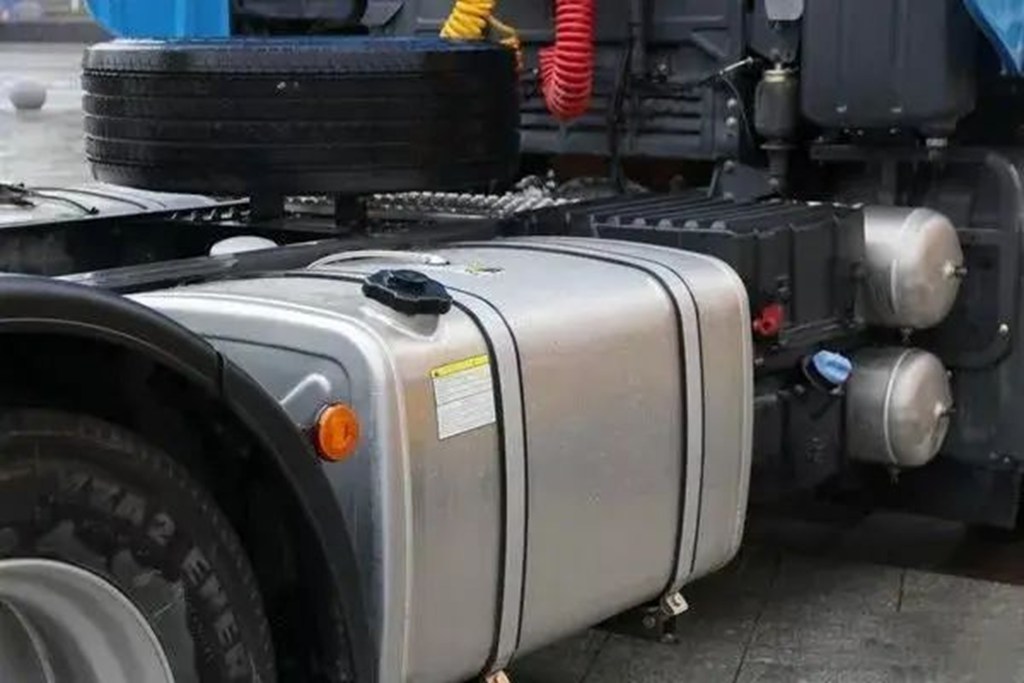 省油高效 轻量大方量,乘龙H7快递车助力卡友盈战双11 - 第3张 - 提加商用车网 省油高效 轻量大方量,乘龙H7快递车助力卡友盈战双11 - 第3张