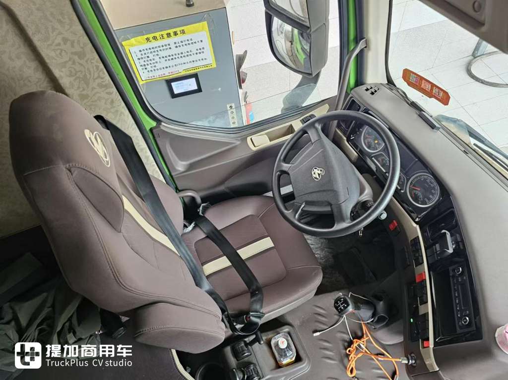 走访市场发现纯电重卡已经有600度电了!实拍运营的乘龙H5 600度电牵引车 - 第3张 - 提加商用车网 走访市场发现纯电重卡已经有600度电了!实拍运营的乘龙H5 600度电牵引车 - 第3张