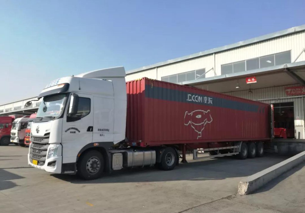 省油高效 轻量大方量,乘龙H7快递车助力卡友盈战双11 - 第4张 - 提加商用车网 省油高效 轻量大方量,乘龙H7快递车助力卡友盈战双11 - 第4张