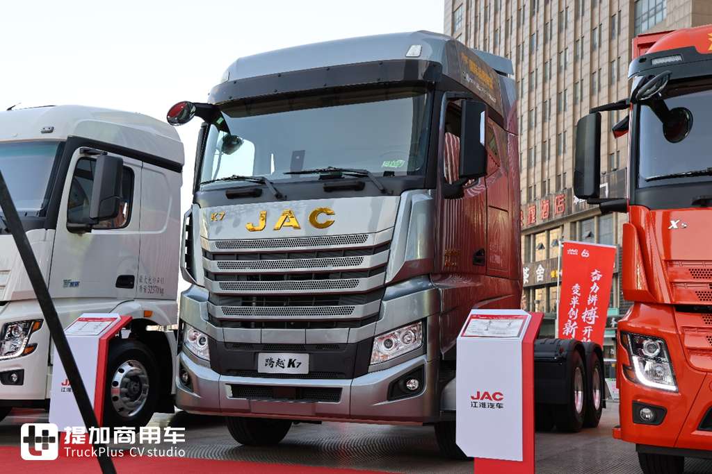 2025卡车商务年会第一家,重卡、轻卡再次合体,带你看江淮商用车2025商务年会现场展车 - 第5张 - 提加商用车网 2025卡车商务年会第一家,重卡、轻卡再次合体,带你看江淮商用车2025商务年会现场展车 - 第5张