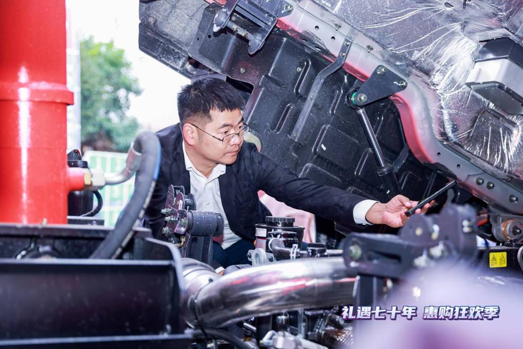 乘龙之夜闪耀贵阳,H5 4x2极限自卸惊艳亮相 - 第6张 - 提加商用车网 乘龙之夜闪耀贵阳,H5 4x2极限自卸惊艳亮相 - 第6张