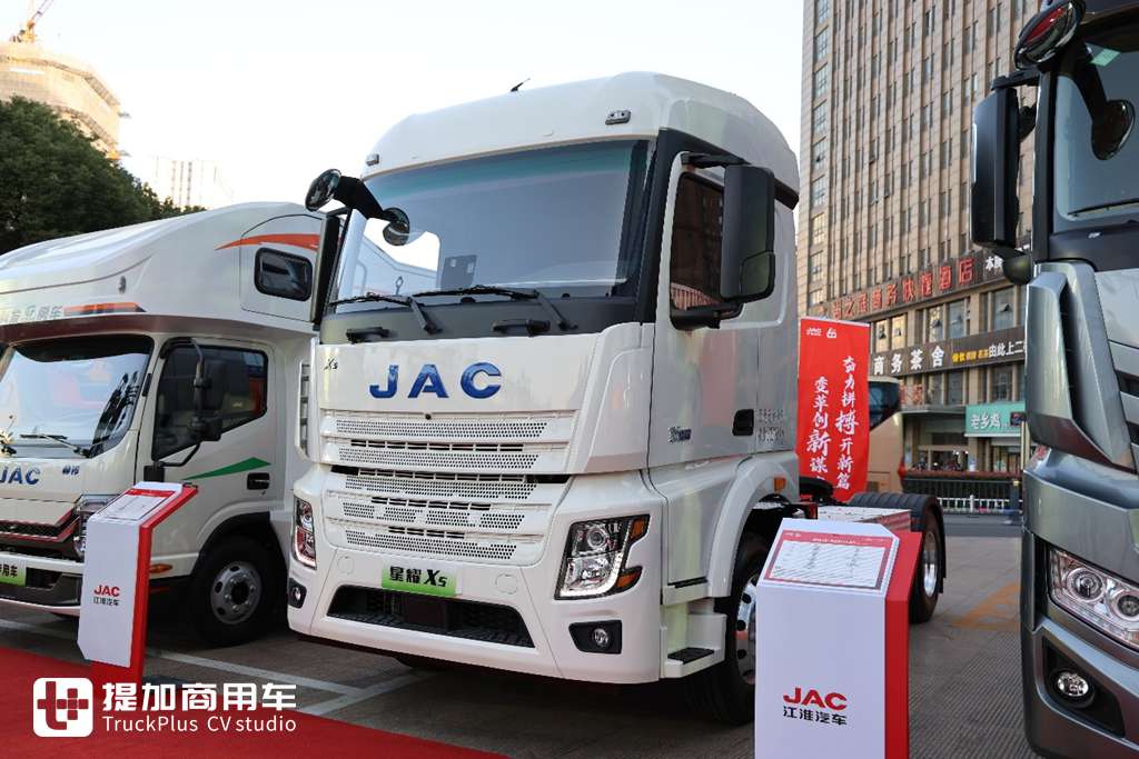2025卡车商务年会第一家,重卡、轻卡再次合体,带你看江淮商用车2025商务年会现场展车 - 第6张 - 提加商用车网 2025卡车商务年会第一家,重卡、轻卡再次合体,带你看江淮商用车2025商务年会现场展车 - 第6张