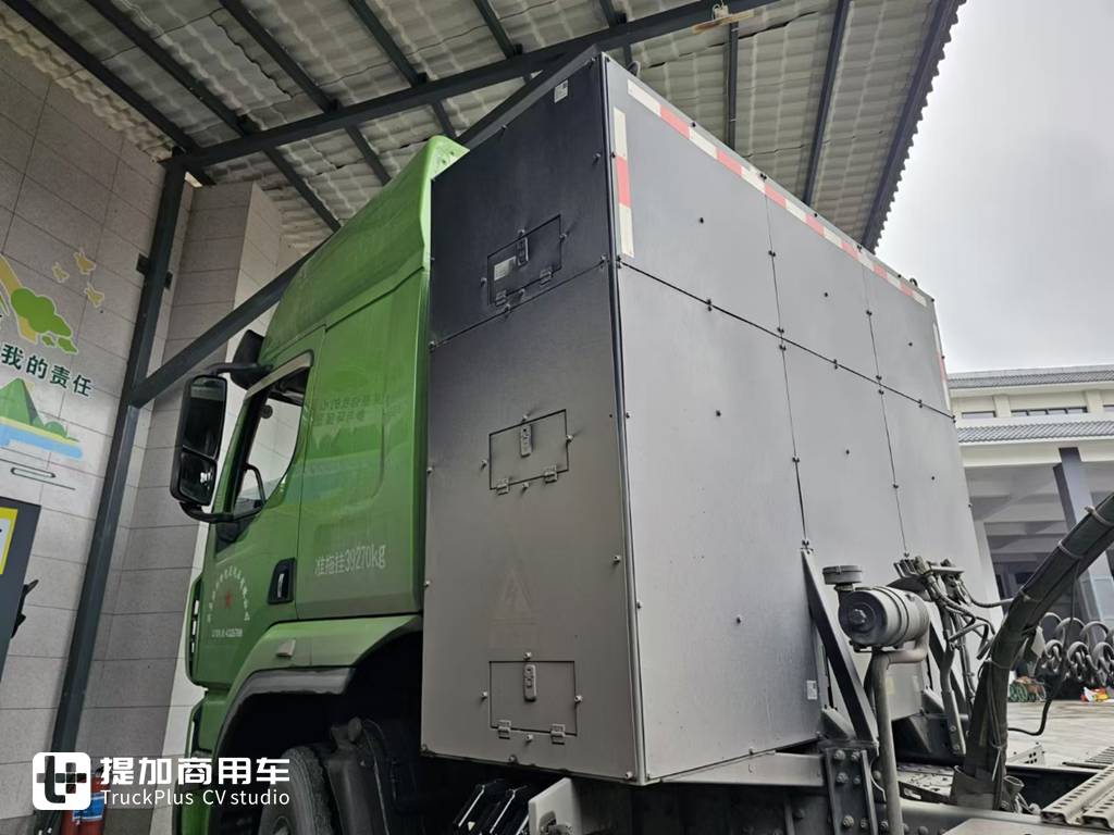 走访市场发现纯电重卡已经有600度电了!实拍运营的乘龙H5 600度电牵引车 - 第7张 - 提加商用车网 走访市场发现纯电重卡已经有600度电了!实拍运营的乘龙H5 600度电牵引车 - 第7张