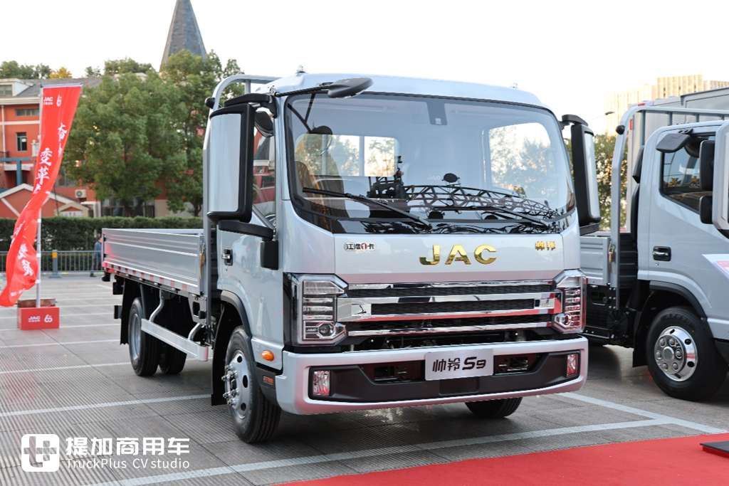 2025卡车商务年会第一家,重卡、轻卡再次合体,带你看江淮商用车2025商务年会现场展车 - 第7张 - 提加商用车网 2025卡车商务年会第一家,重卡、轻卡再次合体,带你看江淮商用车2025商务年会现场展车 - 第7张