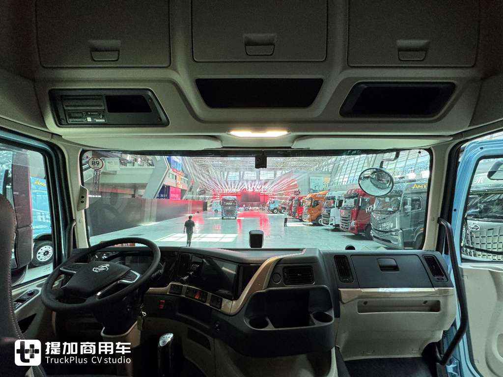 LNG与CNG都能加!乘龙H7 PRO双燃料牵引车亮点多多 - 第8张 - 提加商用车网 LNG与CNG都能加!乘龙H7 PRO双燃料牵引车亮点多多 - 第8张