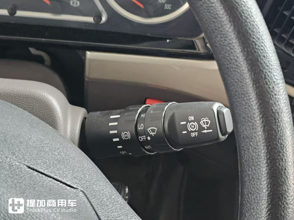 走访市场发现纯电重卡已经有600度电了!实拍运营的乘龙H5 600度电牵引车 - 第9张 - 提加商用车网 走访市场发现纯电重卡已经有600度电了!实拍运营的乘龙H5 600度电牵引车 - 第9张