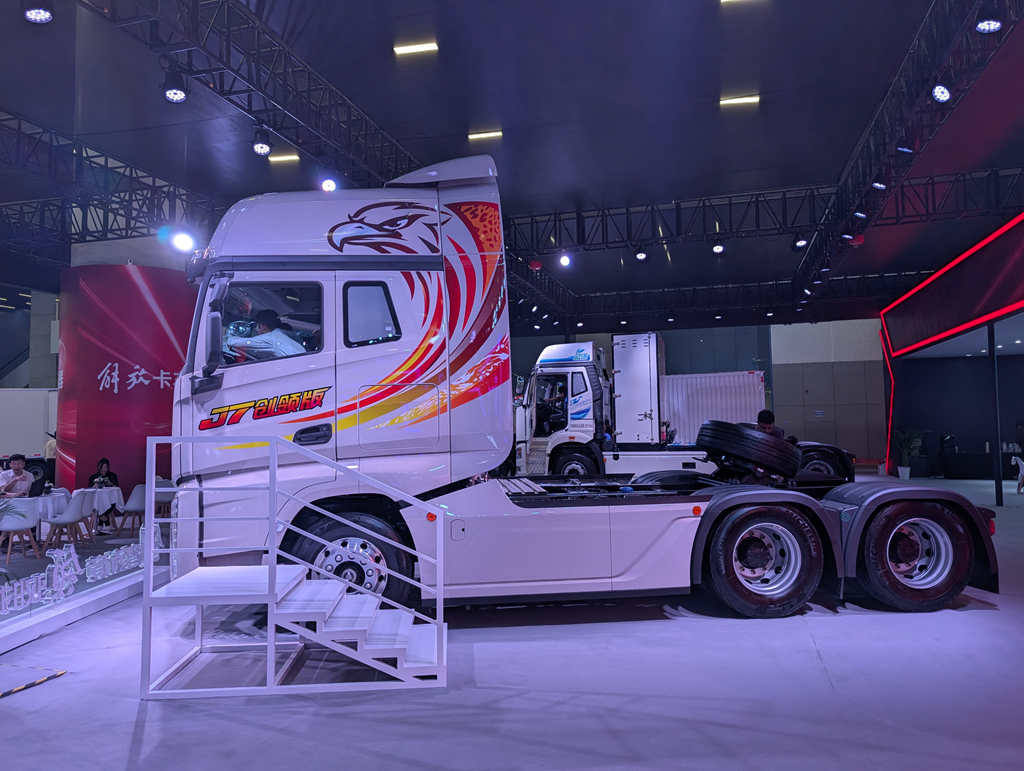 一汽解放J7创领版牵引车重磅上市！ - 第4张