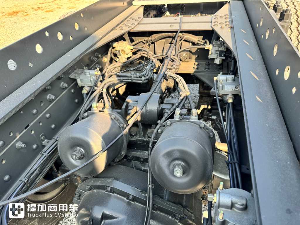 3分钟快速换电，硬核底盘配置，乘龙H5换电渣土车实拍 - 第16张