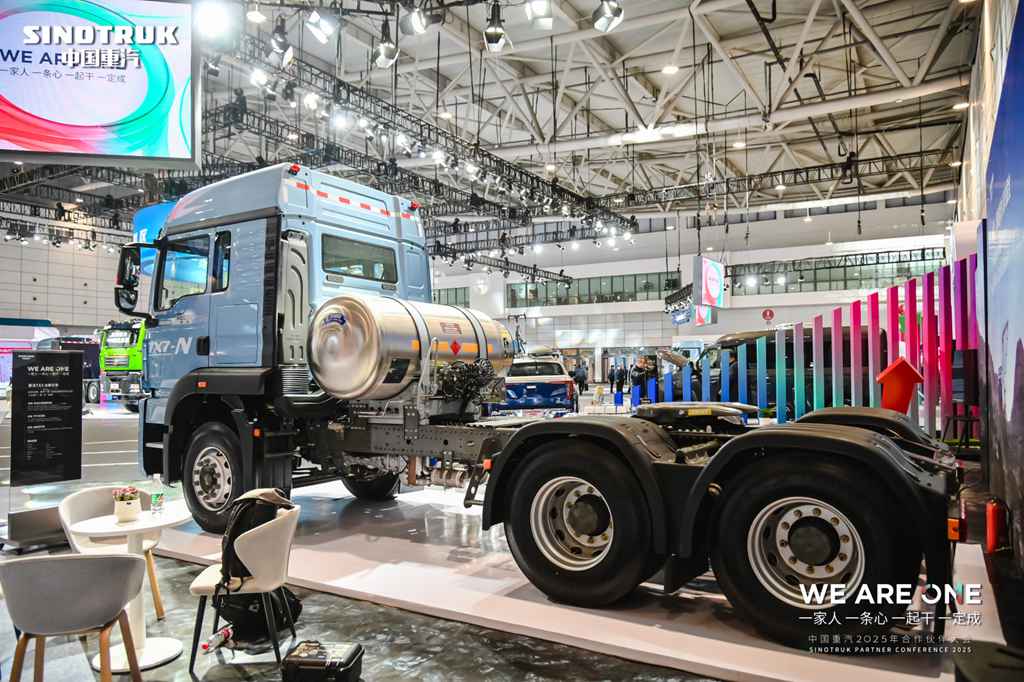 中国重汽豪沃TX7-N牵引车——硬核实力再升级，“三好重卡”实至名归！ - 第2张