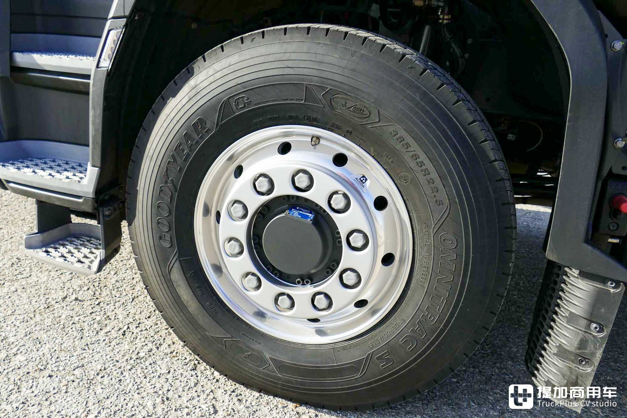 4x2秒变4x4全驱,静液压驱动下工地利器,达夫XFC工程牵引车实拍 - 第10张 - 提加商用车网 4x2秒变4x4全驱,静液压驱动下工地利器,达夫XFC工程牵引车实拍 - 第10张