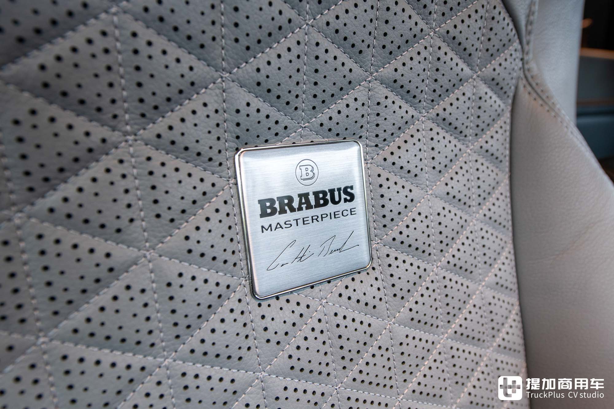 BRABUS史上最大最豪华奔驰改装,12米车身+四拓展舱,BIG BOY 1200房车实拍 - 第11张 - 提加商用车网 BRABUS史上最大最豪华奔驰改装,12米车身+四拓展舱,BIG BOY 1200房车实拍 - 第11张