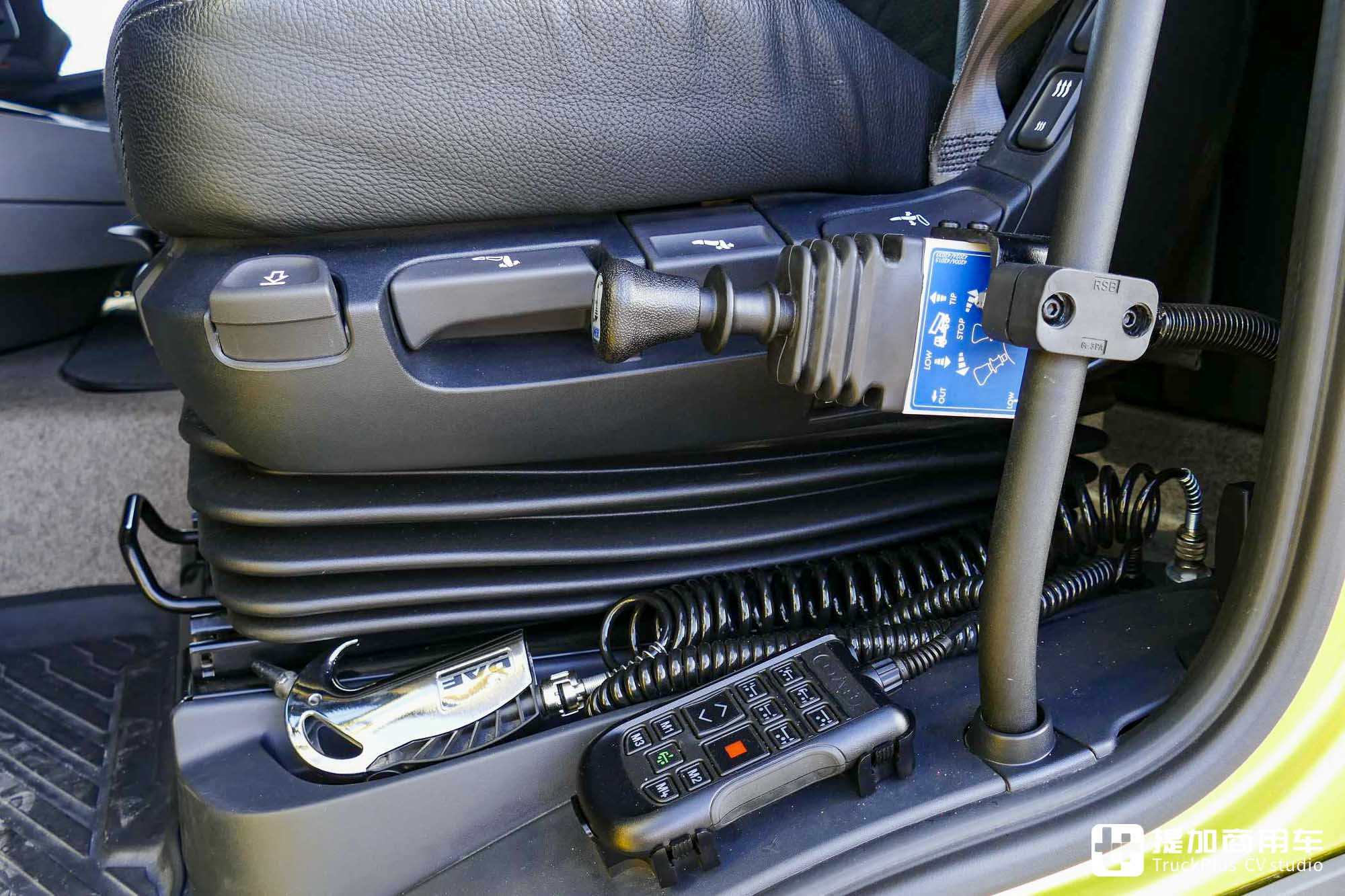 4x2秒变4x4全驱,静液压驱动下工地利器,达夫XFC工程牵引车实拍 - 第19张 - 提加商用车网 4x2秒变4x4全驱,静液压驱动下工地利器,达夫XFC工程牵引车实拍 - 第19张