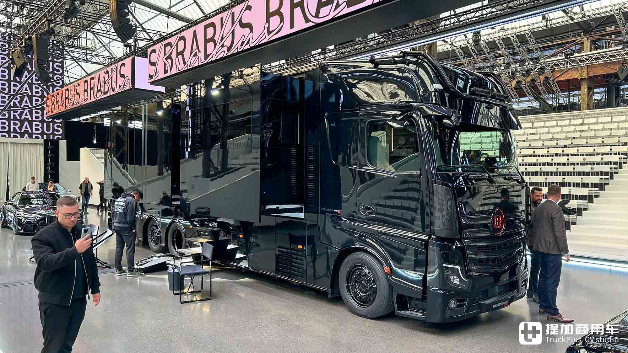 BRABUS史上最大最豪华奔驰改装,12米车身+四拓展舱,BIG BOY 1200房车实拍 - 第2张 - 提加商用车网 BRABUS史上最大最豪华奔驰改装,12米车身+四拓展舱,BIG BOY 1200房车实拍 - 第2张