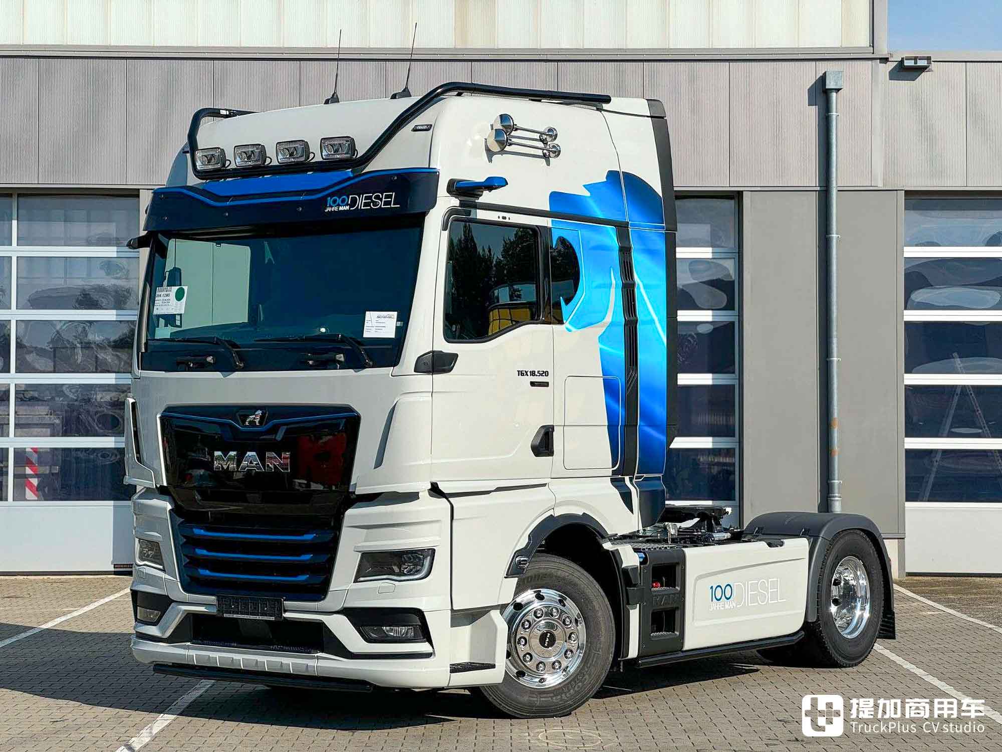 纪念柴油直喷发动机诞生一百周年,曼恩TGX百年柴油特别版车型实拍 - 第2张 - 提加商用车网 纪念柴油直喷发动机诞生一百周年,曼恩TGX百年柴油特别版车型实拍 - 第2张