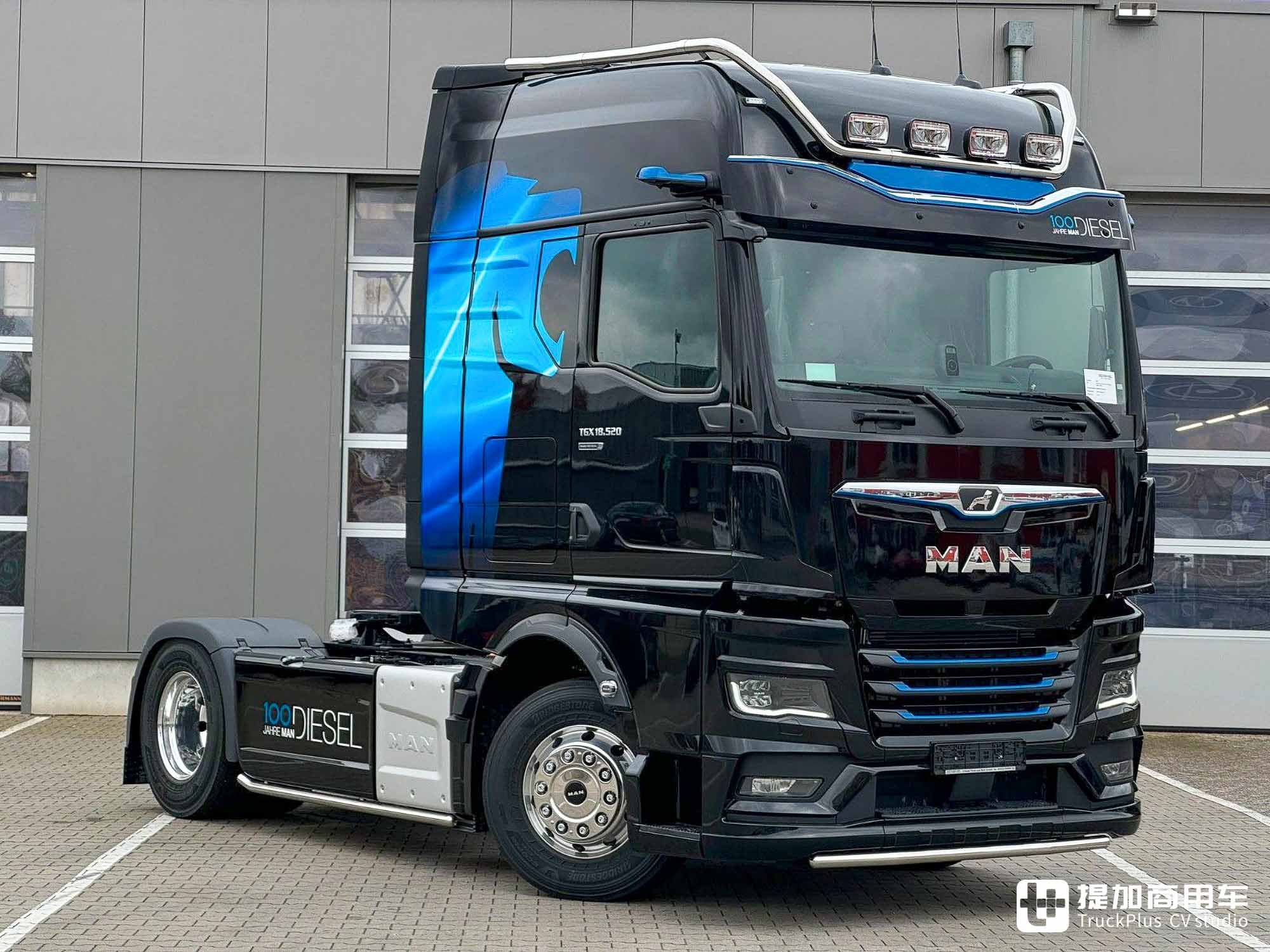 纪念柴油直喷发动机诞生一百周年,曼恩TGX百年柴油特别版车型实拍 - 第4张 - 提加商用车网 纪念柴油直喷发动机诞生一百周年,曼恩TGX百年柴油特别版车型实拍 - 第4张