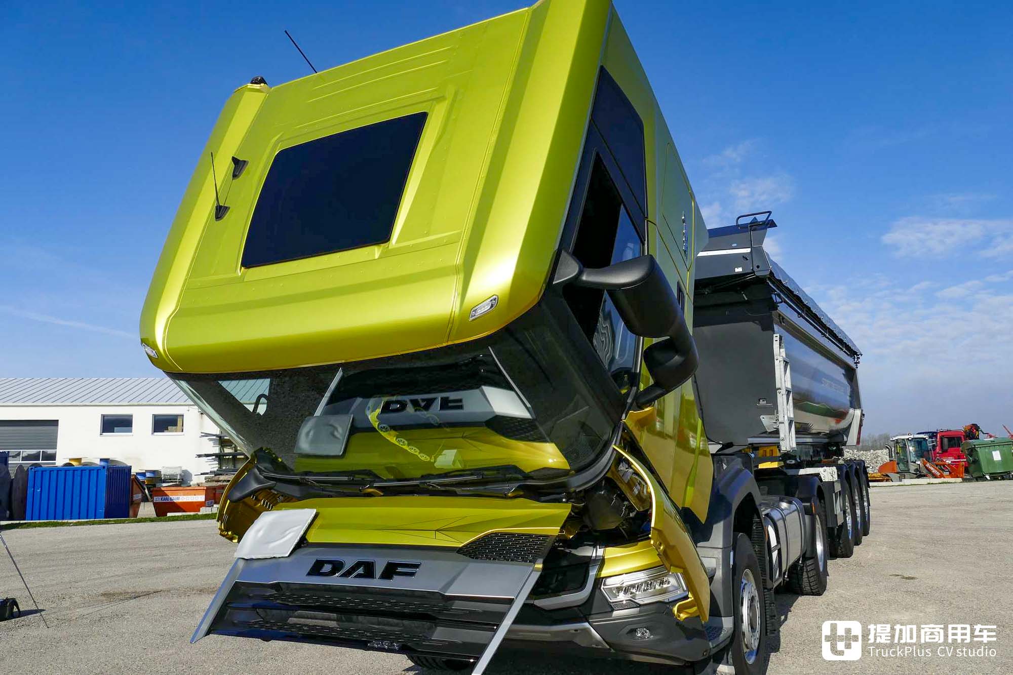 4x2秒变4x4全驱,静液压驱动下工地利器,达夫XFC工程牵引车实拍 - 第5张 - 提加商用车网 4x2秒变4x4全驱,静液压驱动下工地利器,达夫XFC工程牵引车实拍 - 第5张