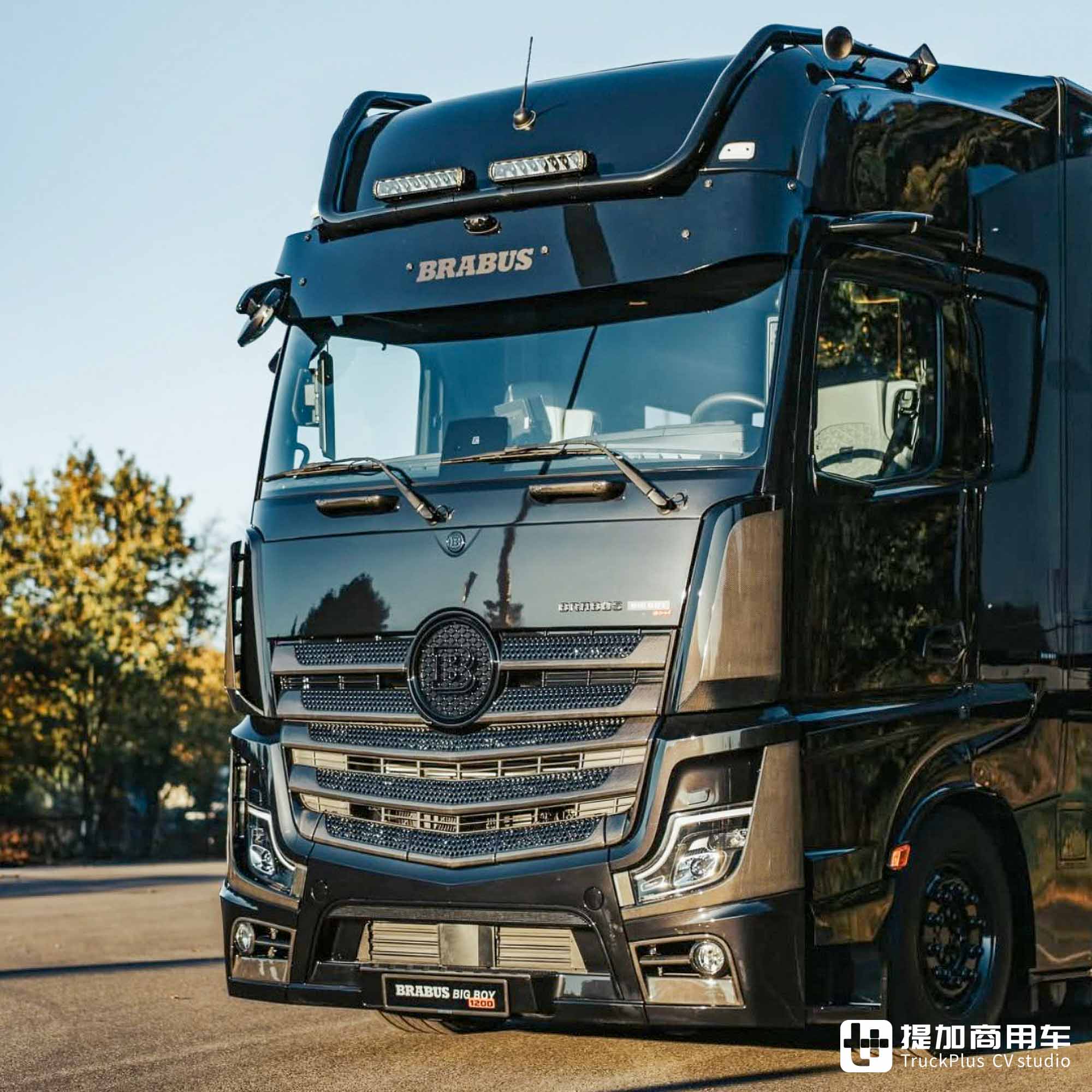 BRABUS史上最大最豪华奔驰改装,12米车身+四拓展舱,BIG BOY 1200房车实拍 - 第5张 - 提加商用车网 BRABUS史上最大最豪华奔驰改装,12米车身+四拓展舱,BIG BOY 1200房车实拍 - 第5张