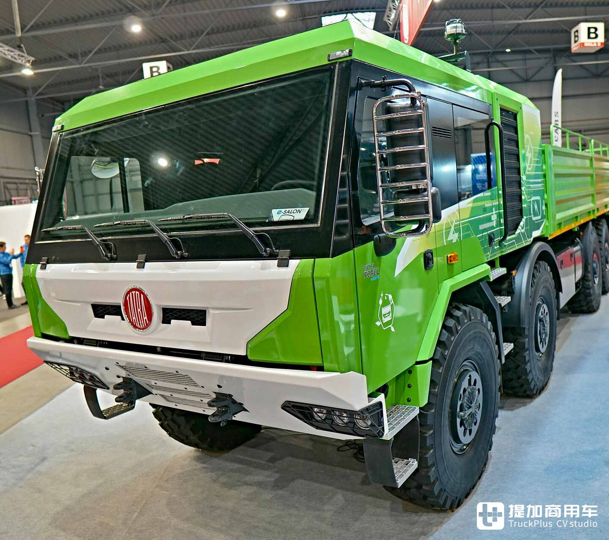 风冷V8结合插电混动系统,8x8越野性能超强悍,太脱拉Force混动重卡来袭,实力几何? - 第5张 - 提加商用车网 风冷V8结合插电混动系统,8x8越野性能超强悍,太脱拉Force混动重卡来袭,实力几何? - 第5张