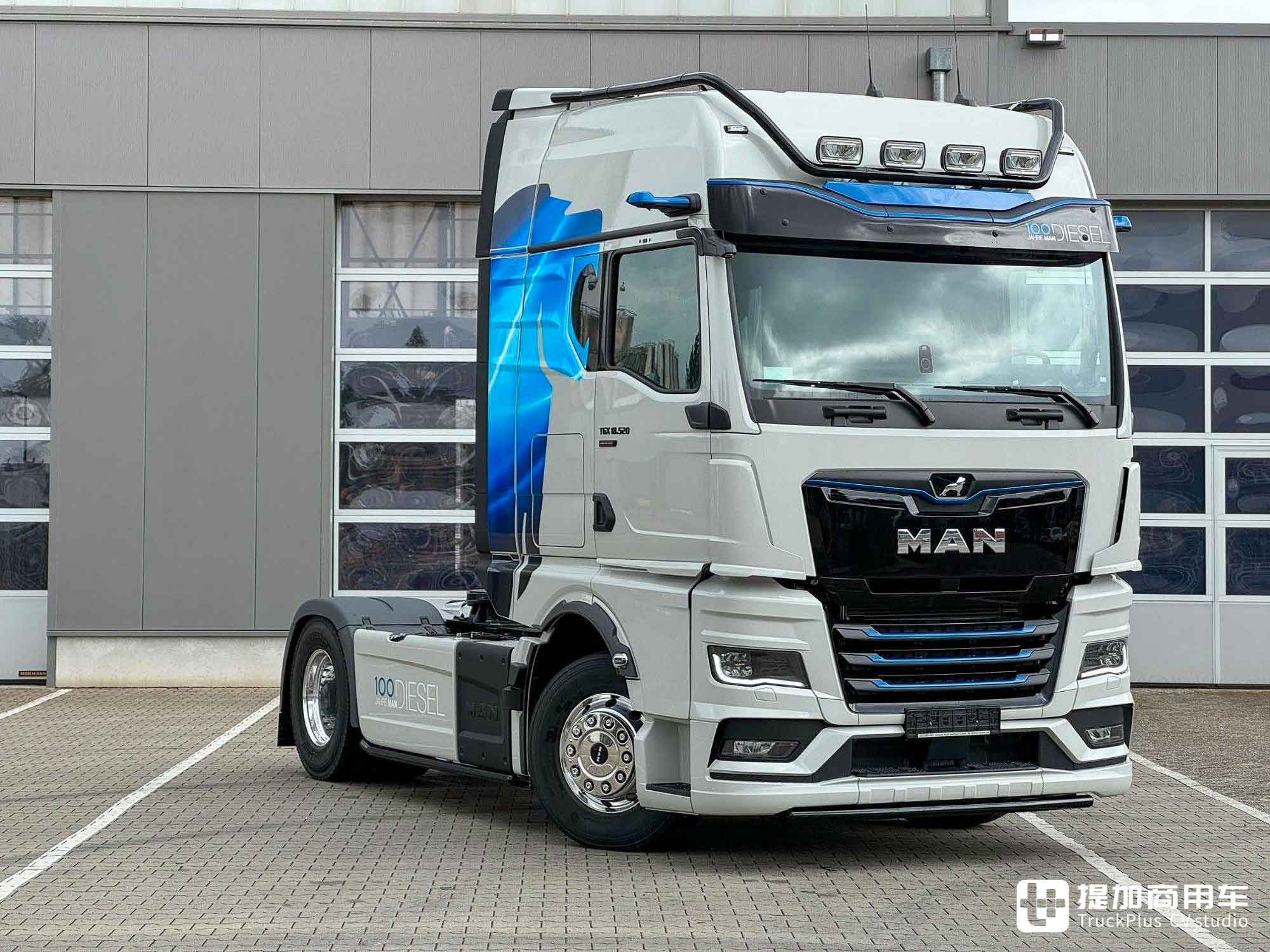 纪念柴油直喷发动机诞生一百周年,曼恩TGX百年柴油特别版车型实拍 - 第6张 - 提加商用车网 纪念柴油直喷发动机诞生一百周年,曼恩TGX百年柴油特别版车型实拍 - 第6张