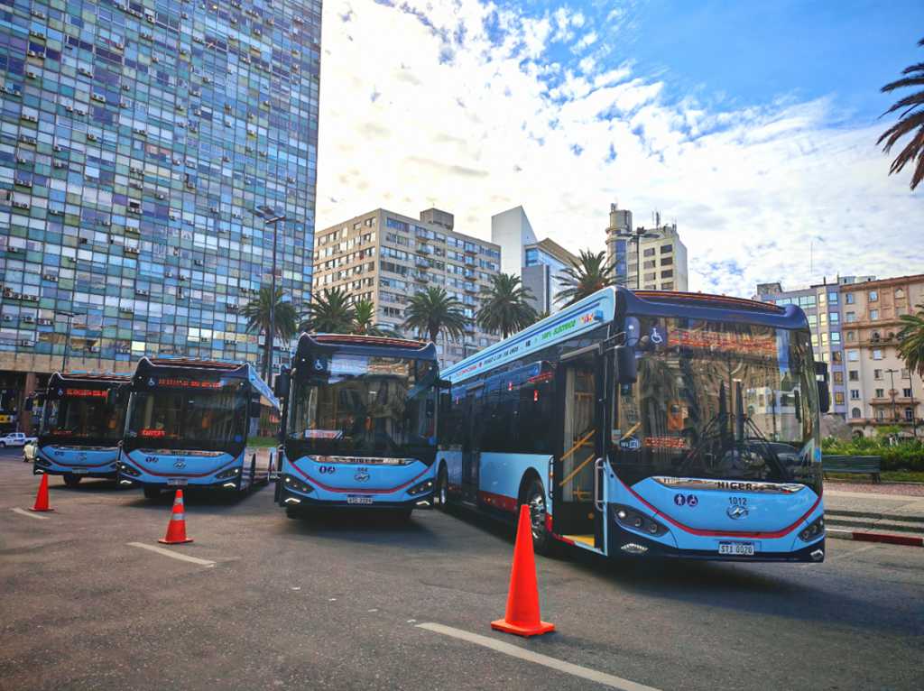 国际大单+1!乌拉圭总统见证苏州金龙批量纯电公交交付 - 第2张 - 提加商用车网 国际大单+1!乌拉圭总统见证苏州金龙批量纯电公交交付 - 第2张