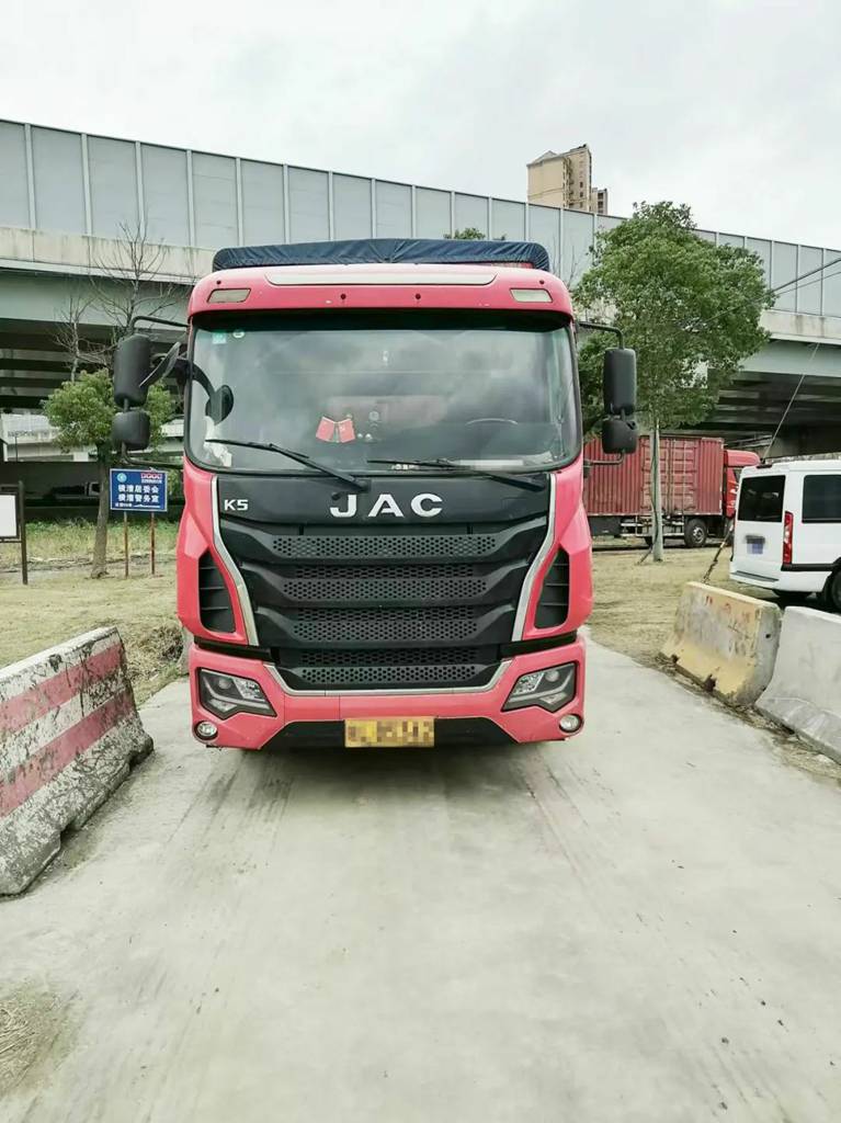 发哥驾到丨江淮重卡6米8格尔发K5高栏车,助刘师傅稳稳致富! - 第2张 - 提加商用车网 发哥驾到丨江淮重卡6米8格尔发K5高栏车,助刘师傅稳稳致富! - 第2张