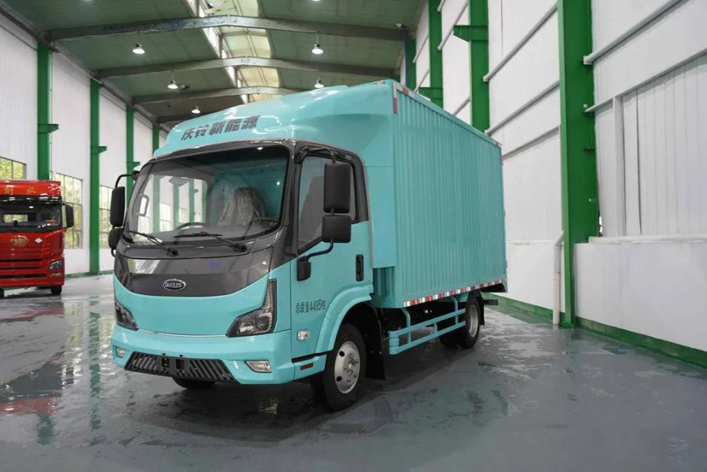 庆铃EVM100荣获“年度新能源领航车型”,引领绿色物流新时代 - 第2张 - 提加商用车网 庆铃EVM100荣获“年度新能源领航车型”,引领绿色物流新时代 - 第2张