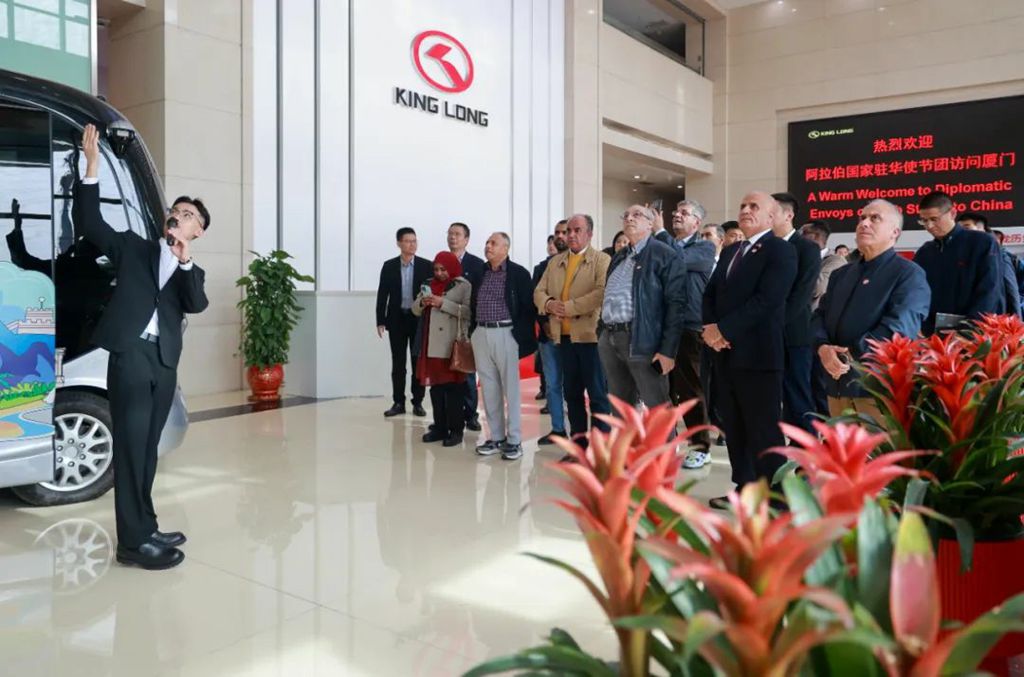 金时金事 | 阿拉伯国家驻华使节团一行到访金龙 - 第2张 - 提加商用车网 金时金事 | 阿拉伯国家驻华使节团一行到访金龙 - 第2张