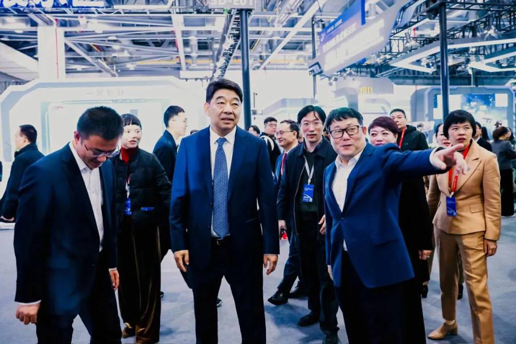 远程亮相第六届浙江国际智慧交通产业博览会,醇氢电动技术引领交通新质生产力 - 第2张 - 提加商用车网 远程亮相第六届浙江国际智慧交通产业博览会,醇氢电动技术引领交通新质生产力 - 第2张