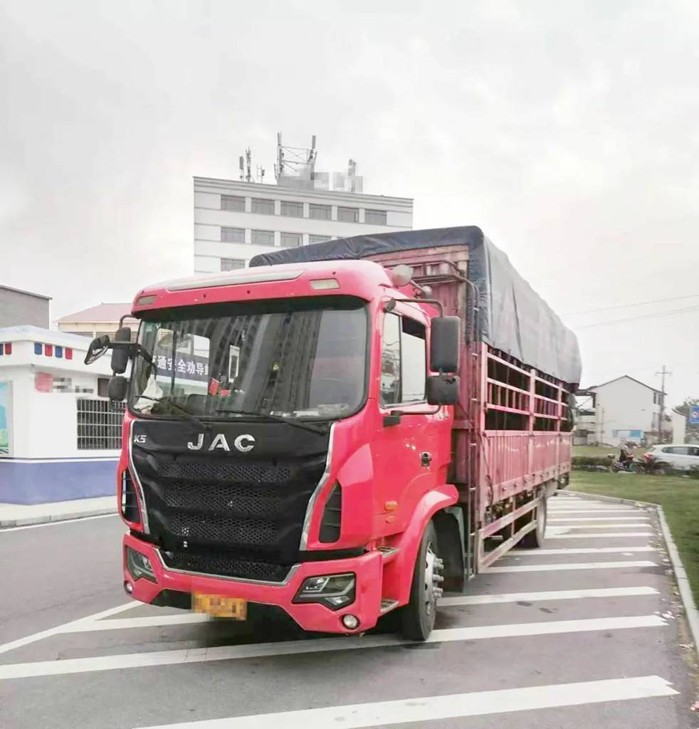 发哥驾到丨江淮重卡6米8格尔发K5高栏车,助刘师傅稳稳致富! - 第3张 - 提加商用车网 发哥驾到丨江淮重卡6米8格尔发K5高栏车,助刘师傅稳稳致富! - 第3张