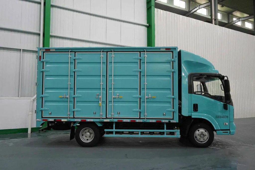 庆铃EVM100荣获“年度新能源领航车型”,引领绿色物流新时代 - 第3张 - 提加商用车网 庆铃EVM100荣获“年度新能源领航车型”,引领绿色物流新时代 - 第3张