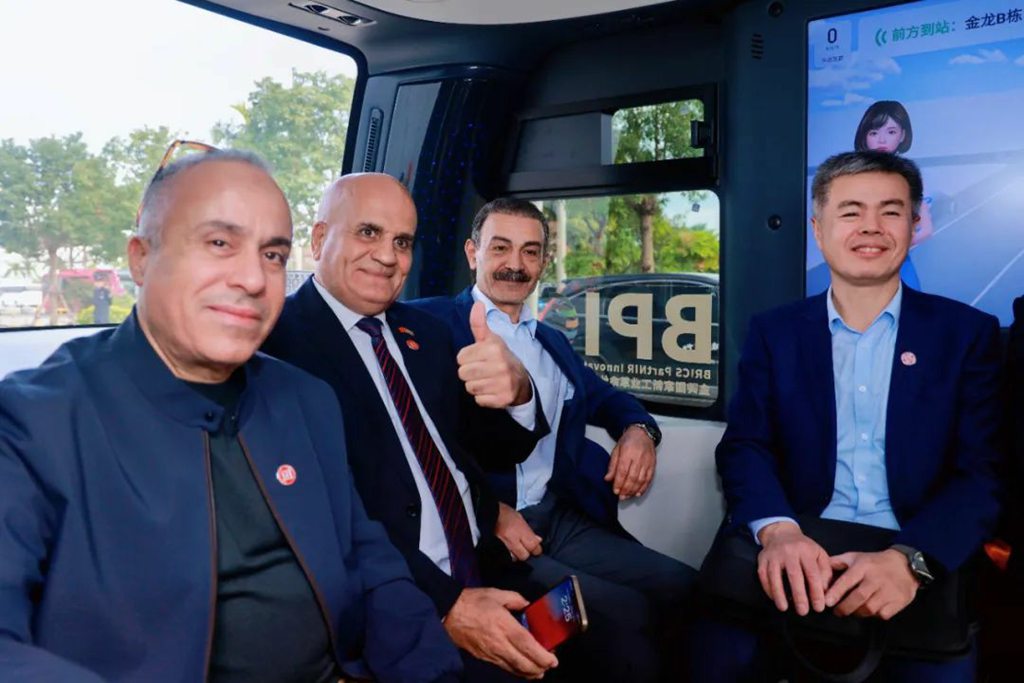 金时金事 | 阿拉伯国家驻华使节团一行到访金龙 - 第3张 - 提加商用车网 金时金事 | 阿拉伯国家驻华使节团一行到访金龙 - 第3张