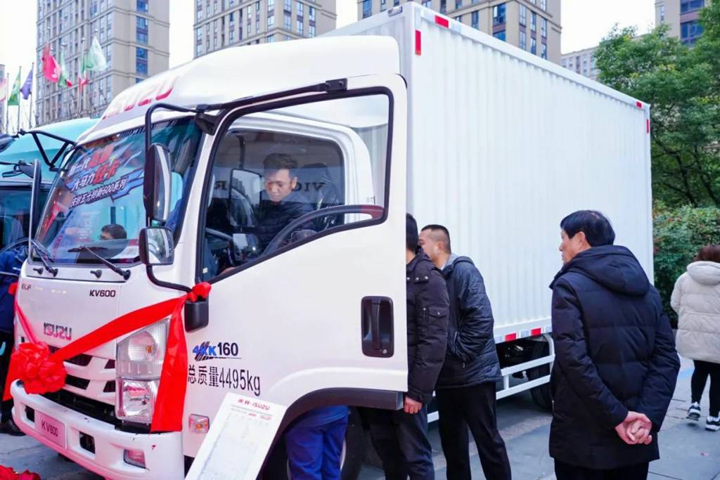 强核心力量 树高端标杆!庆铃五十铃新600系列闪耀杭州! - 第4张 - 提加商用车网 强核心力量 树高端标杆!庆铃五十铃新600系列闪耀杭州! - 第4张