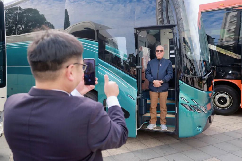 金时金事 | 阿拉伯国家驻华使节团一行到访金龙 - 第4张 - 提加商用车网 金时金事 | 阿拉伯国家驻华使节团一行到访金龙 - 第4张