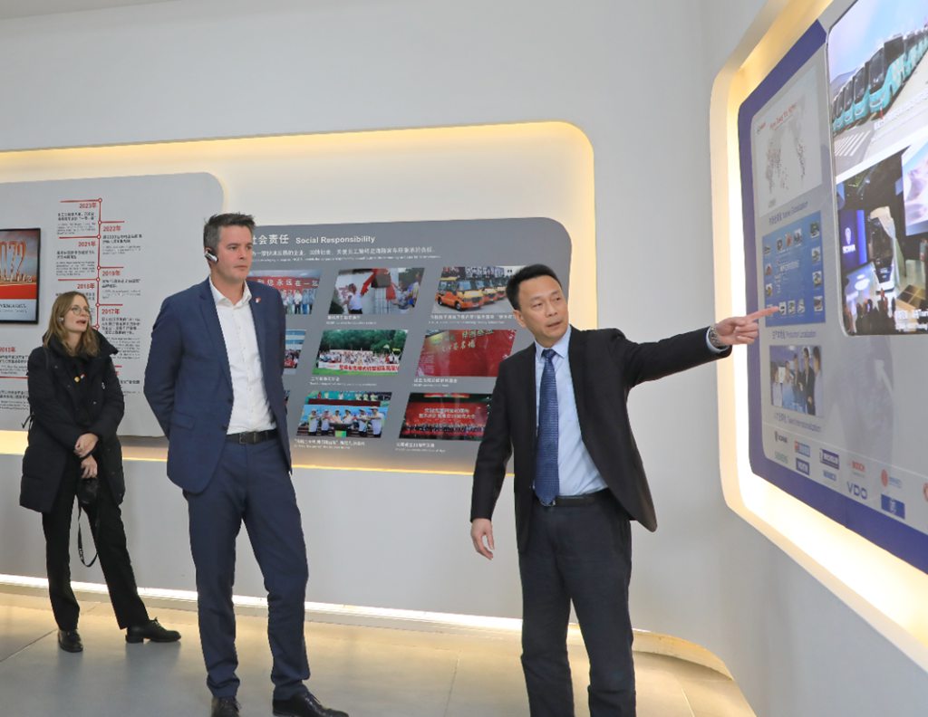 卢森堡经济部长参访苏州金龙,见证批量海格纯电公交扬帆出海 - 第1张 - 提加商用车网 卢森堡经济部长参访苏州金龙,见证批量海格纯电公交扬帆出海 - 第1张