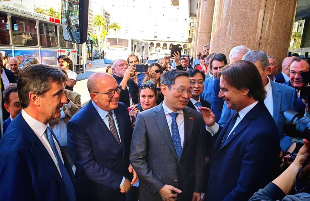 国际大单+1!乌拉圭总统见证苏州金龙批量纯电公交交付 - 第1张 - 提加商用车网 国际大单+1!乌拉圭总统见证苏州金龙批量纯电公交交付 - 第1张