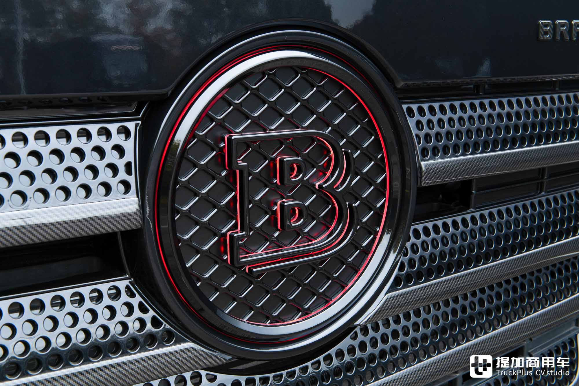 BRABUS史上最大最豪华奔驰改装,12米车身+四拓展舱,BIG BOY 1200房车实拍 - 第7张 - 提加商用车网 BRABUS史上最大最豪华奔驰改装,12米车身+四拓展舱,BIG BOY 1200房车实拍 - 第7张