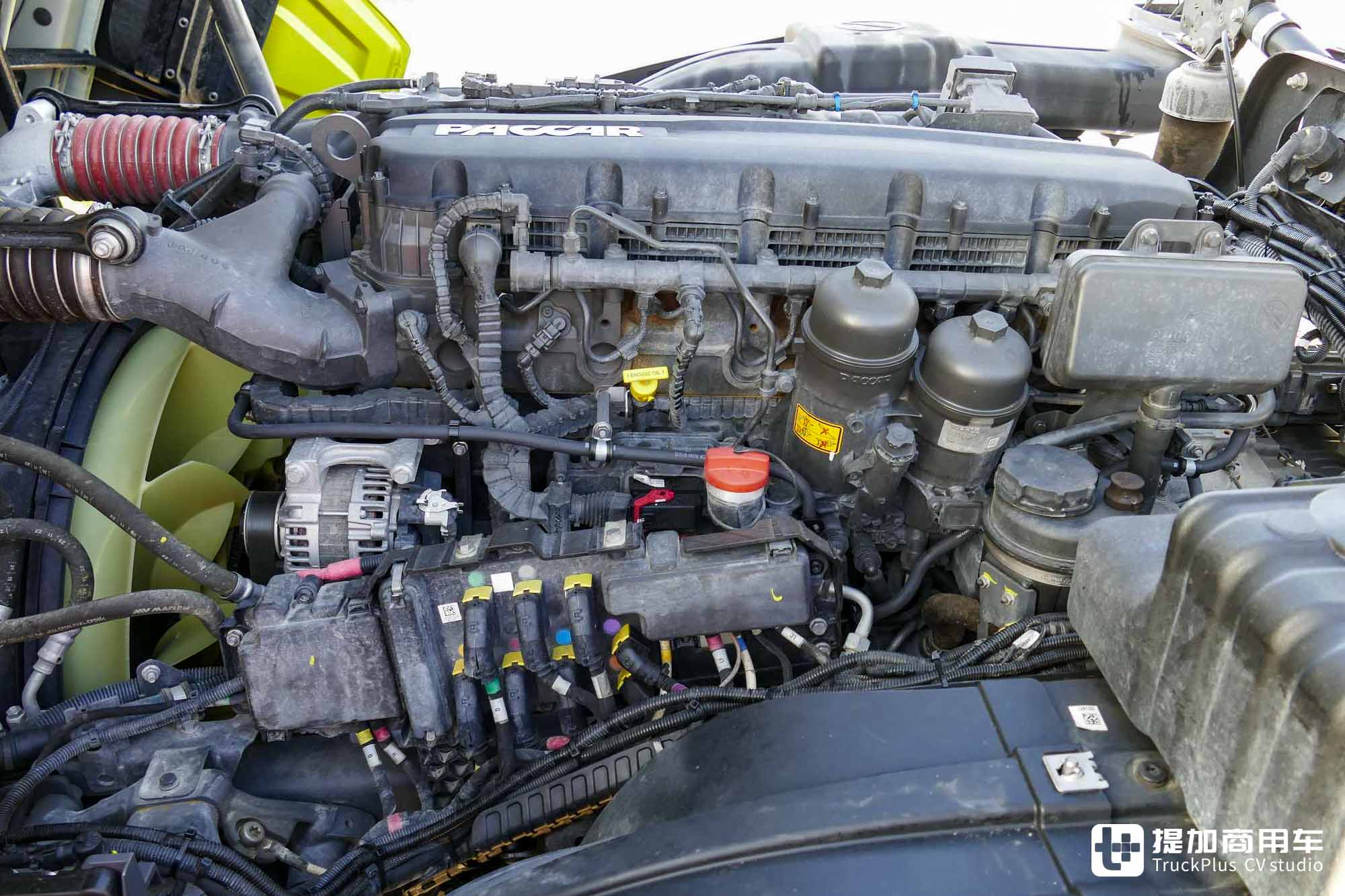 4x2秒变4x4全驱,静液压驱动下工地利器,达夫XFC工程牵引车实拍 - 第8张 - 提加商用车网 4x2秒变4x4全驱,静液压驱动下工地利器,达夫XFC工程牵引车实拍 - 第8张