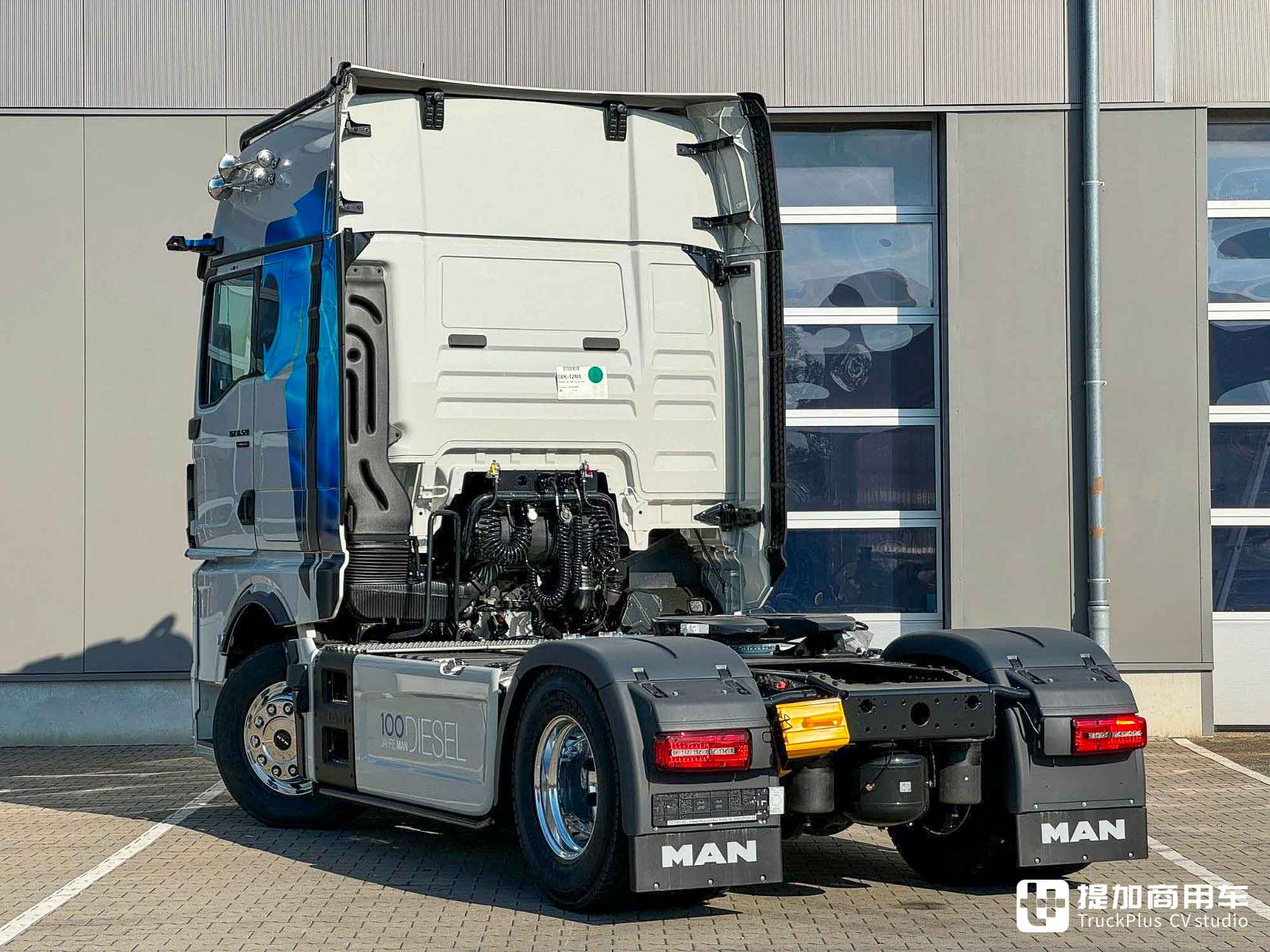 纪念柴油直喷发动机诞生一百周年,曼恩TGX百年柴油特别版车型实拍 - 第11张 - 提加商用车网 纪念柴油直喷发动机诞生一百周年,曼恩TGX百年柴油特别版车型实拍 - 第11张