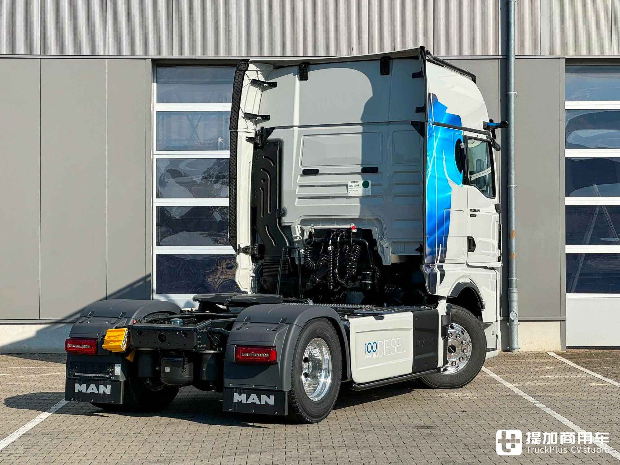 纪念柴油直喷发动机诞生一百周年,曼恩TGX百年柴油特别版车型实拍 - 第12张 - 提加商用车网 纪念柴油直喷发动机诞生一百周年,曼恩TGX百年柴油特别版车型实拍 - 第12张