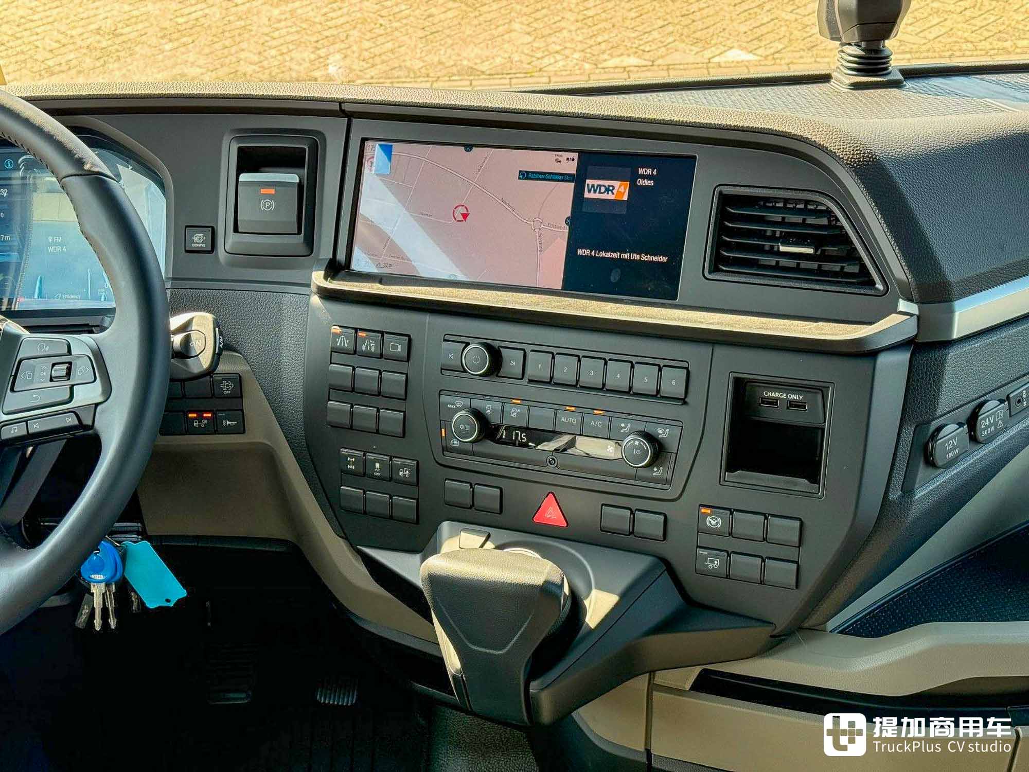 纪念柴油直喷发动机诞生一百周年,曼恩TGX百年柴油特别版车型实拍 - 第17张 - 提加商用车网 纪念柴油直喷发动机诞生一百周年,曼恩TGX百年柴油特别版车型实拍 - 第17张