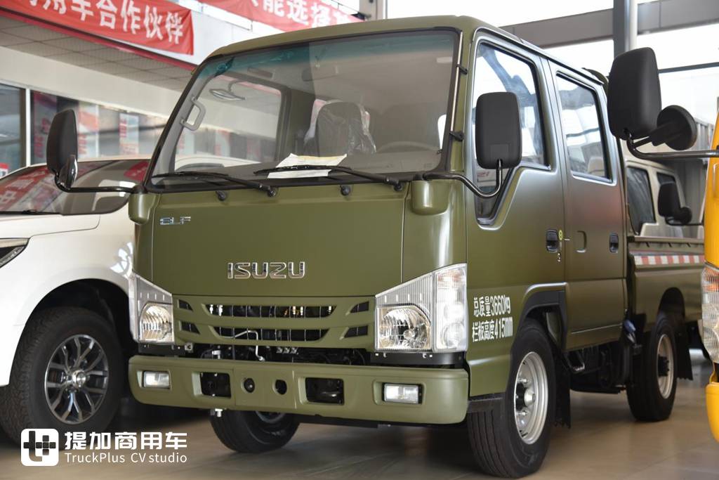 墨绿色的磨砂漆面,全新内饰,庆铃五十铃100P双排单轮车型实拍 - 第1张 - 提加商用车网 墨绿色的磨砂漆面,全新内饰,庆铃五十铃100P双排单轮车型实拍 - 第1张