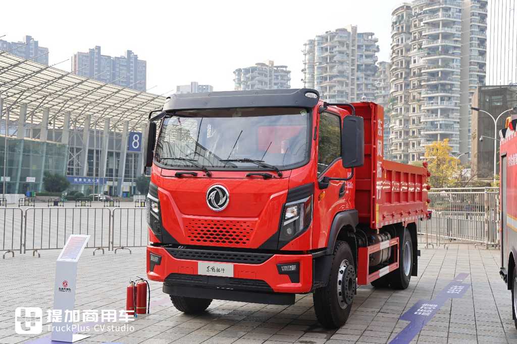 200马力+10挡箱,驾驶室外观内饰豪华,东风拓行X1工程车实拍评测 - 第1张 - 提加商用车网 200马力+10挡箱,驾驶室外观内饰豪华,东风拓行X1工程车实拍评测 - 第1张