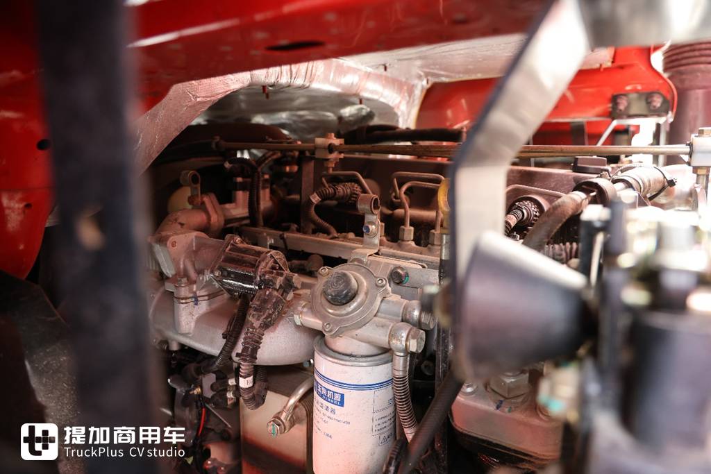 200马力+10挡箱,驾驶室外观内饰豪华,东风拓行X1工程车实拍评测 - 第11张 - 提加商用车网 200马力+10挡箱,驾驶室外观内饰豪华,东风拓行X1工程车实拍评测 - 第11张