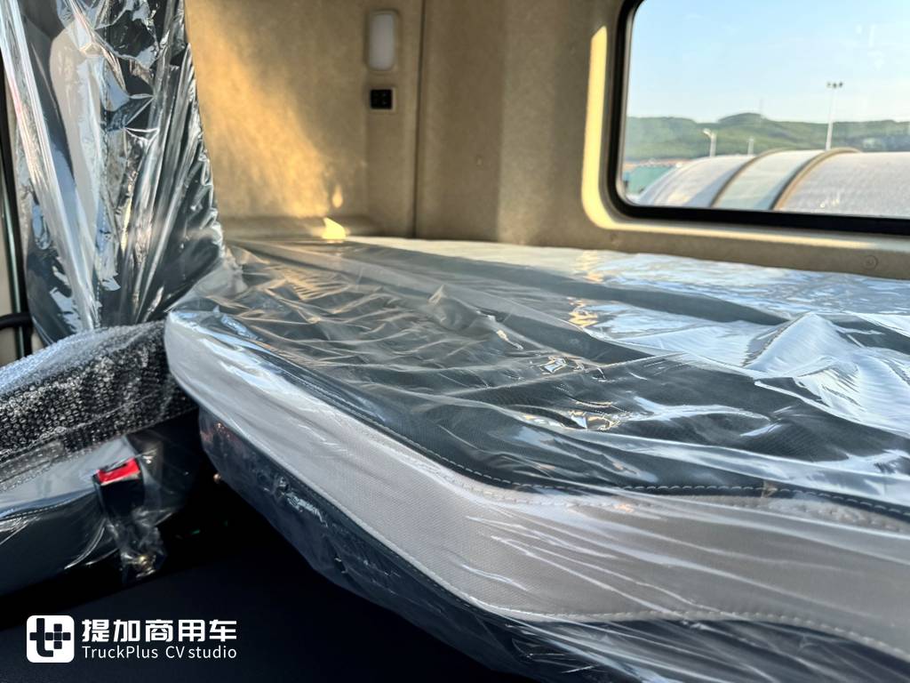 堪称全能,复合运输长途干线都能干!实拍乘龙H5V 540马力天然气牵引车 - 第14张 - 提加商用车网 堪称全能,复合运输长途干线都能干!实拍乘龙H5V 540马力天然气牵引车 - 第14张